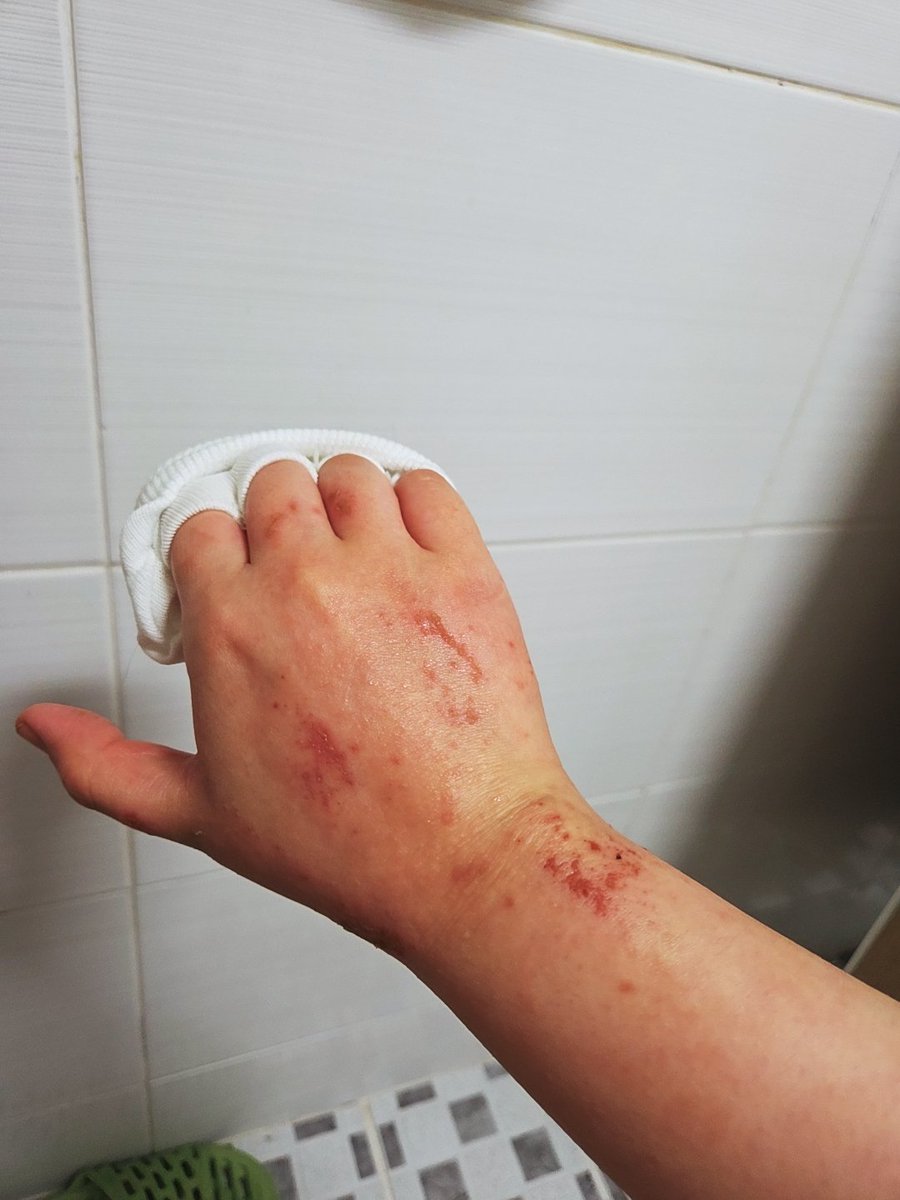 퀭씨 Queng.c《만화책 정식출간,전국서점 유통! 메인트 확인》 tweet media