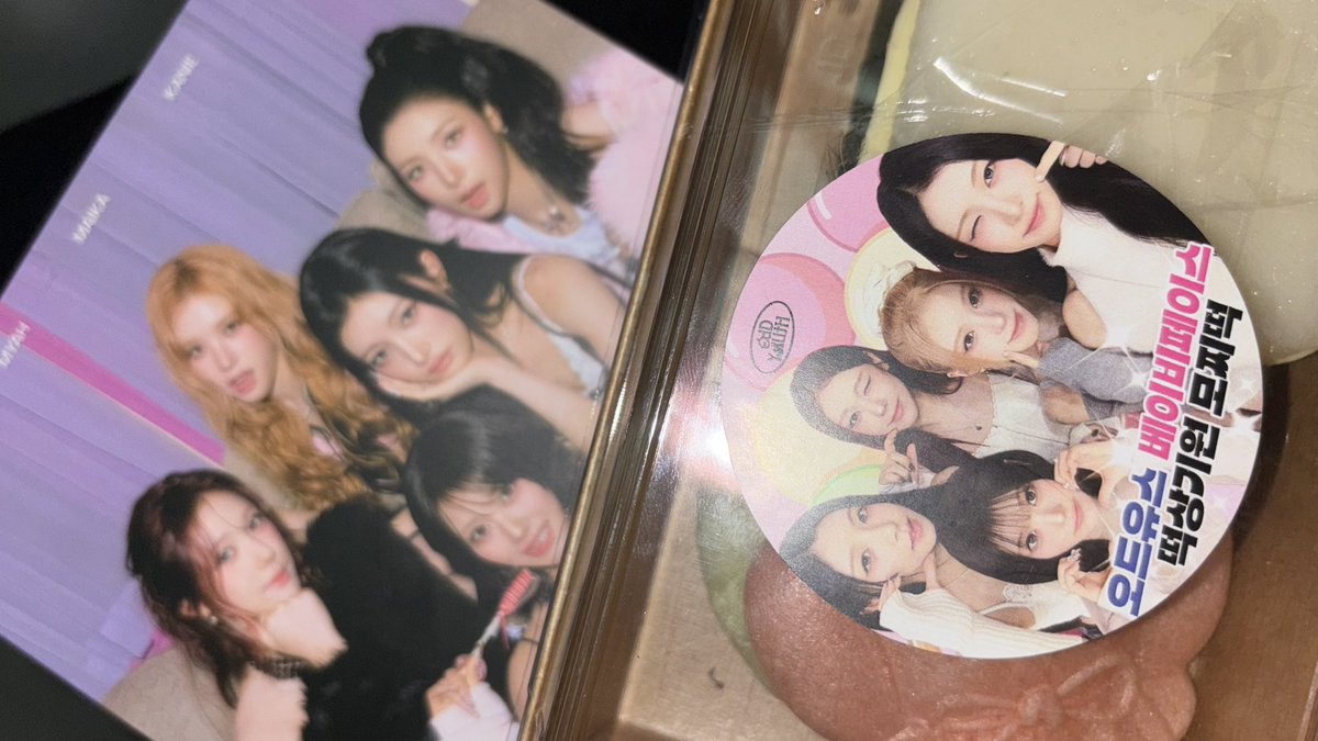 chu!👩🏻‍❤️‍💋‍👩🏻 tweet media