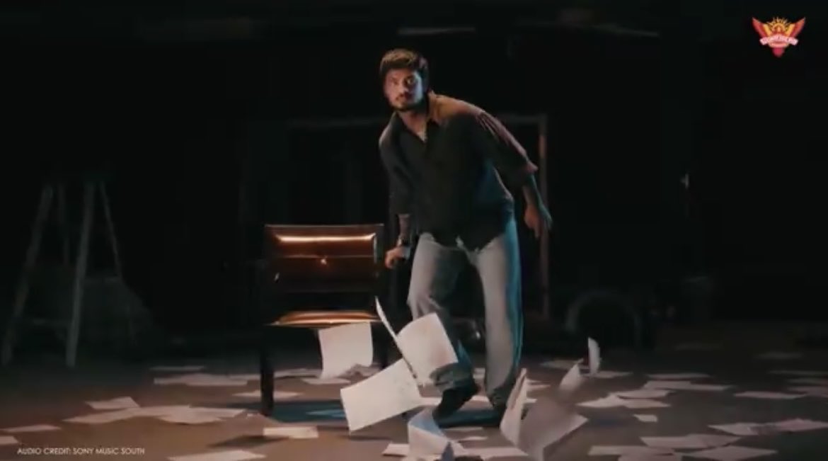 adioffweb's tweet photo. That chair pull by captain ishan kishan😭🔥🤌🏻 . Total cinema 🔥 https://t.co/ngR2yBpBVB