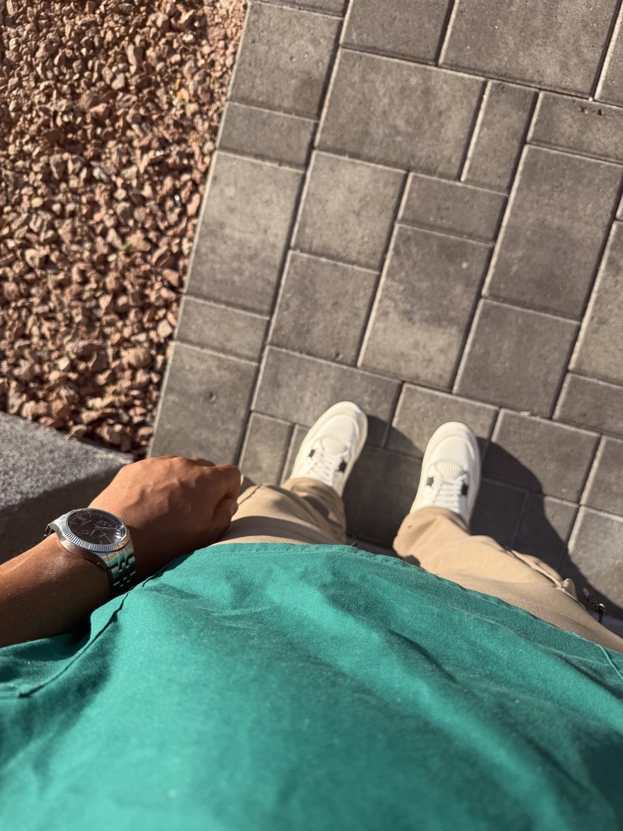 DAREALG__'s tweet photo. 🌊💐 https://t.co/EKf9iQgFBE