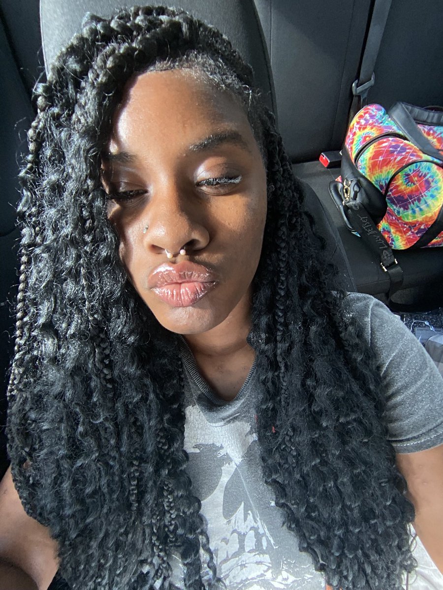 willowwaee tweet media