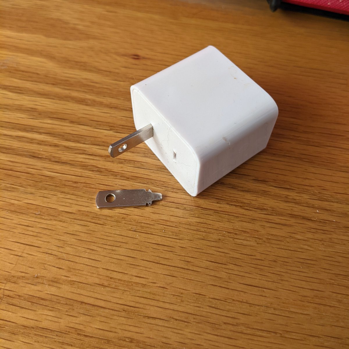 なんか充電おかしいな〜と思ってたら、そんな事あるんや…