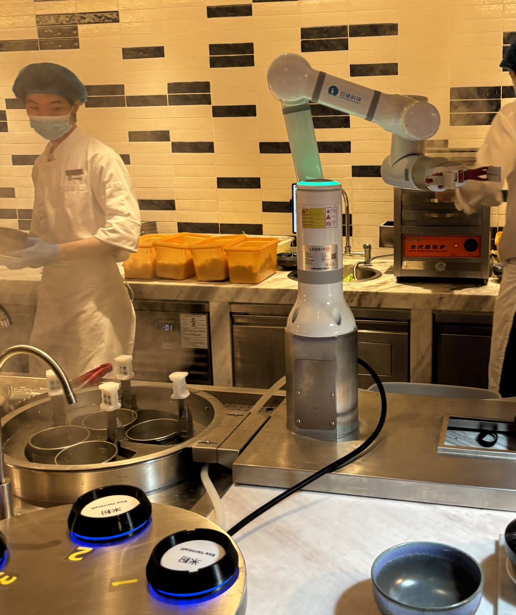 ばかよん tweet media