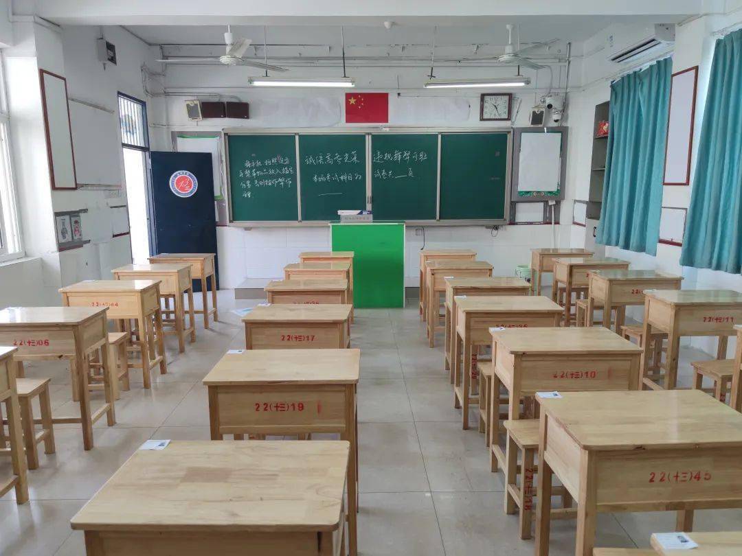 LariGosh tweet media