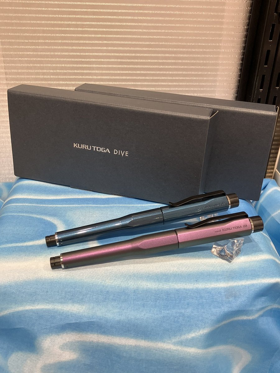 ROU_MITOUCHI's tweet photo. ⭐️販売開始⭐️
＃クルトガダイブ 
🎁新生活のギフトに大人気🎁
在庫に限りがございますのでお早めに🙌❗️
＃rou水戸内原店 ＃アールオーユー ＃イオンモール水戸内原店 ＃春ギフト https://t.co/ZuVTRdDtoO