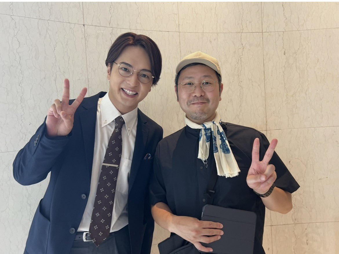 NvKknpbmkIbDg6m's tweet photo. ドラマ『コスメティック・プレイラバー』
season2、ありがとうございました☺️

『棗くん！佐橋くん！
いつまでも2人のことを見守ってます😊』

進藤監督と📷✨
#ドラマコスラバ https://t.co/IPUMUGLGB2