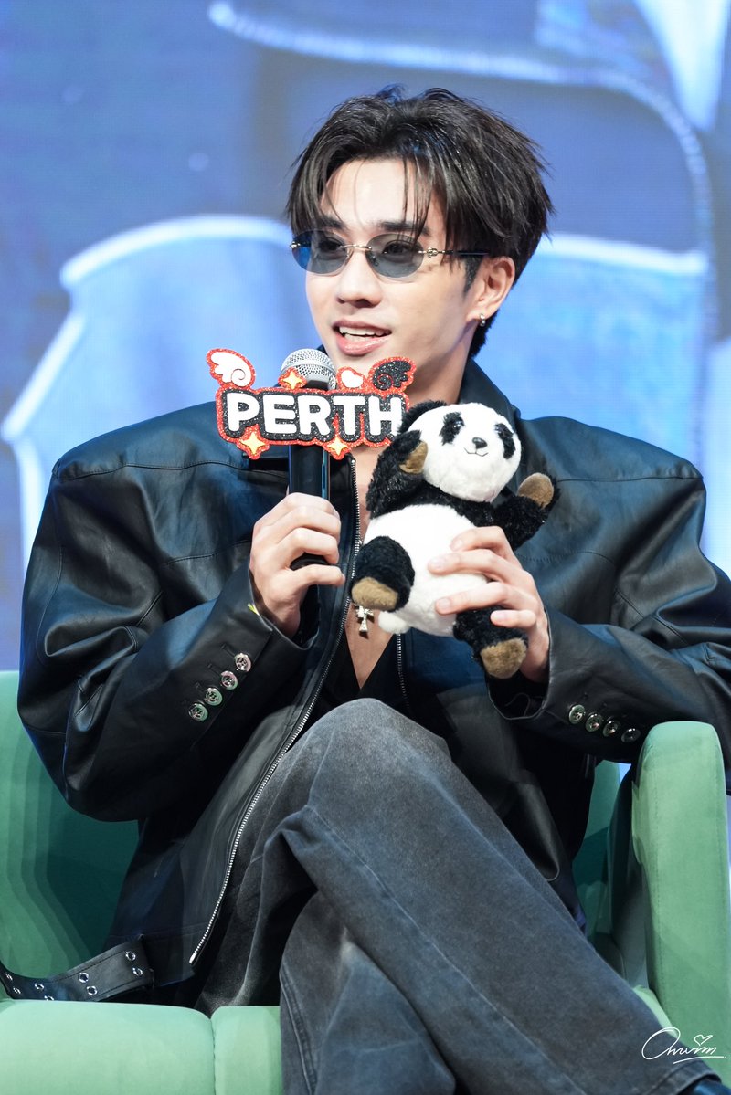 FOR PERTH SANTA DOMIIA tweet media