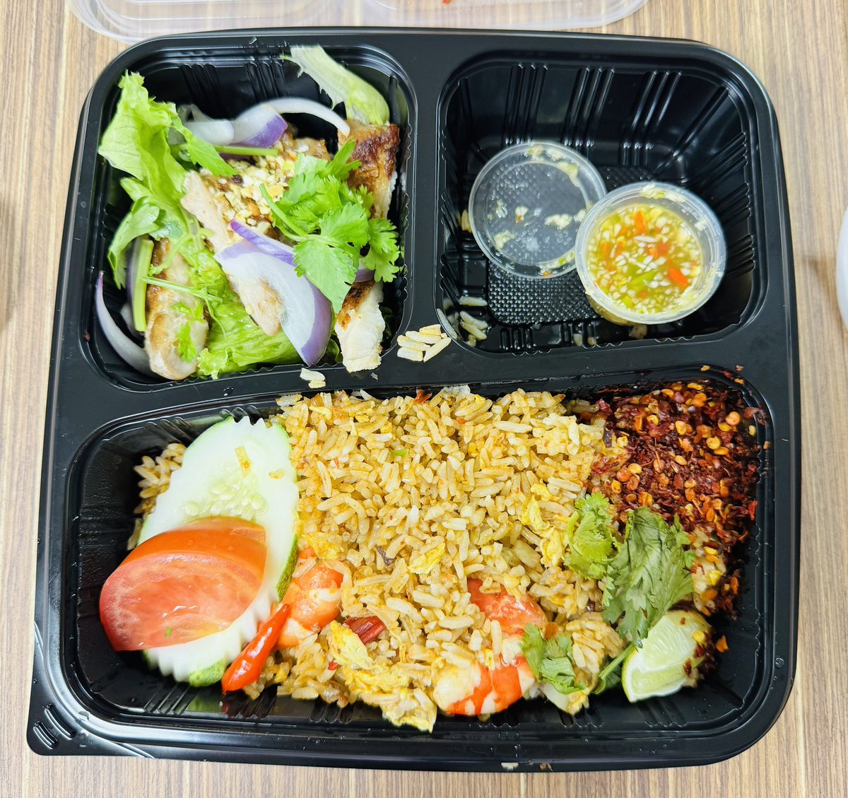 Strawknee tweet media