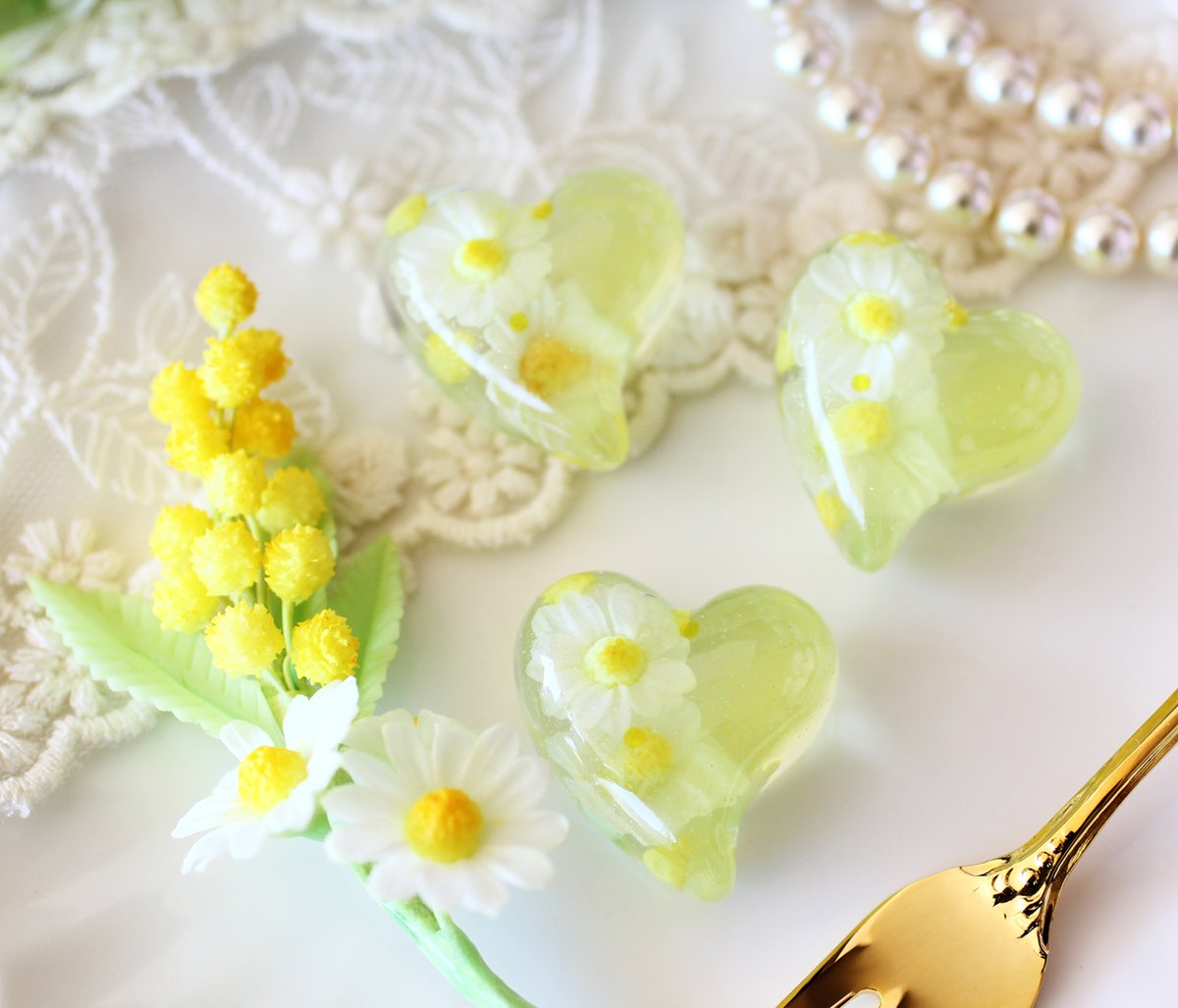 カモミールとミモザのハートゼリー💛
コサージュとバレッタも制作中です。

こちらも、4/4日に出展する #ゴスロリマーケット でご覧いただけるよう、進めています🌼

#GLM14
