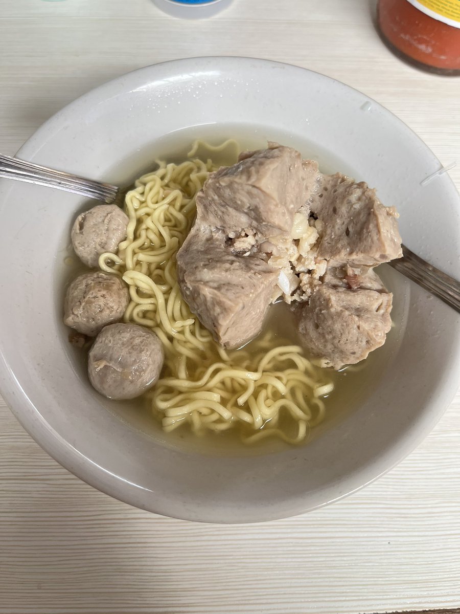 Di hari lebaran sekeluarga berburunya bakso