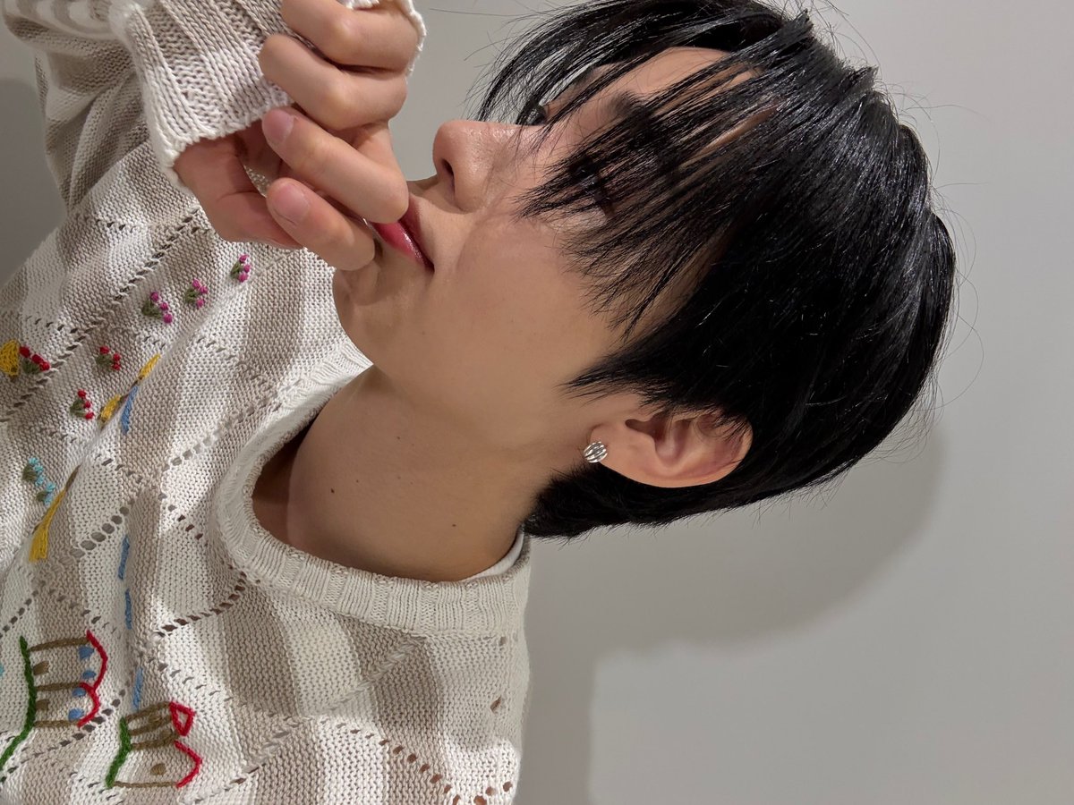 kittlyee's tweet photo. >>흑발의권위자<< https://t.co/TBsRCWDNdy
