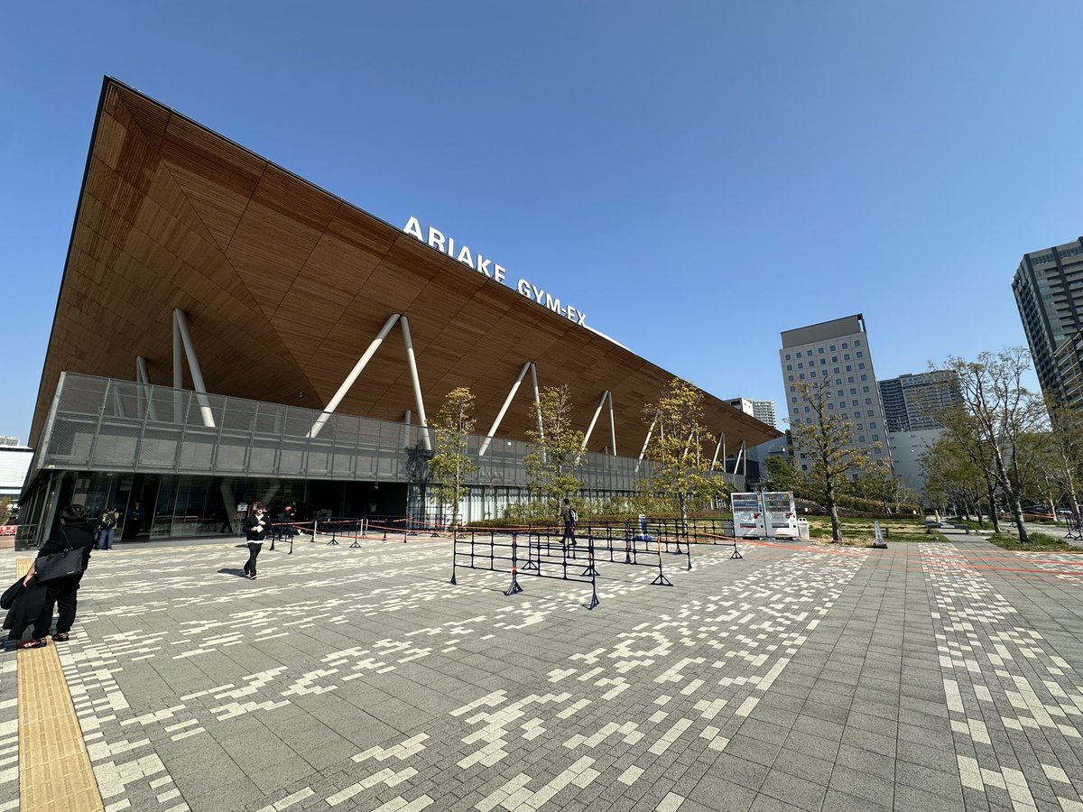yahagihobby's tweet photo. バスケ実況で向かいの有明コロシアムには何度も来ていましたが、初の有明GYMに。朝から大盛り上がり！
後藤さんと(タカシさんと？)お伝えします！！！

#ワンピCS https://t.co/fj5191ZnMY
