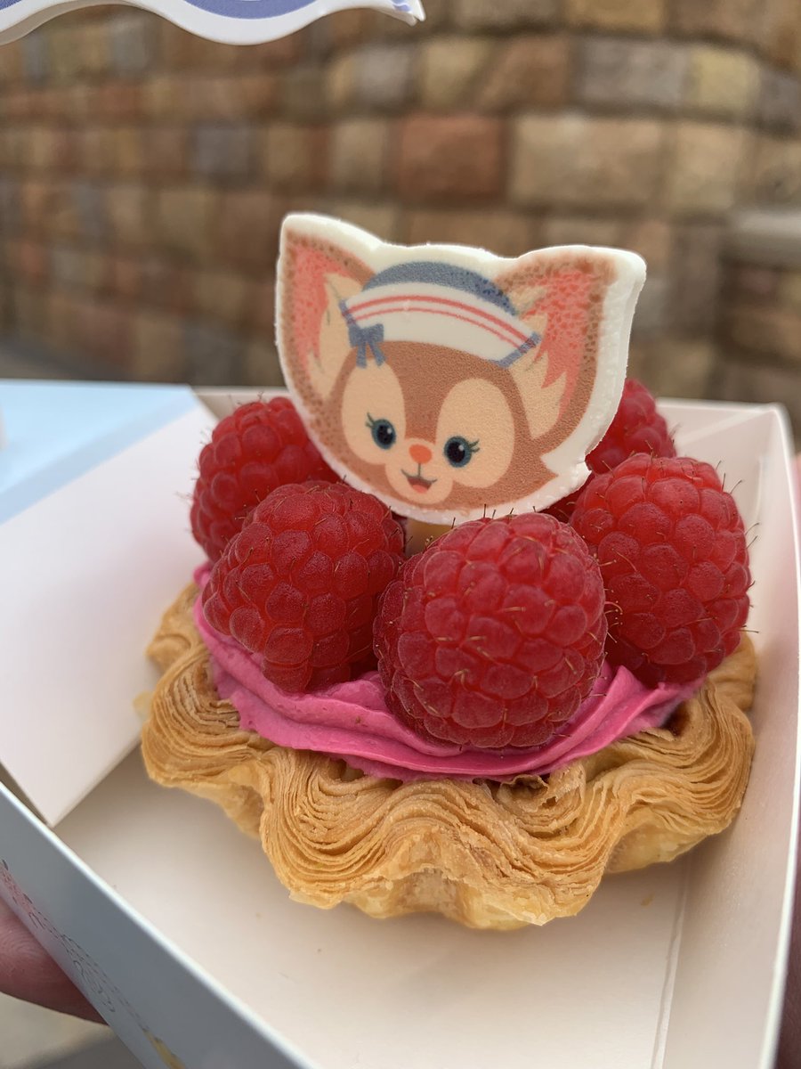 香港ディズニーランド🇭🇰 ラズベリーエッグタルト 場所はダンボや