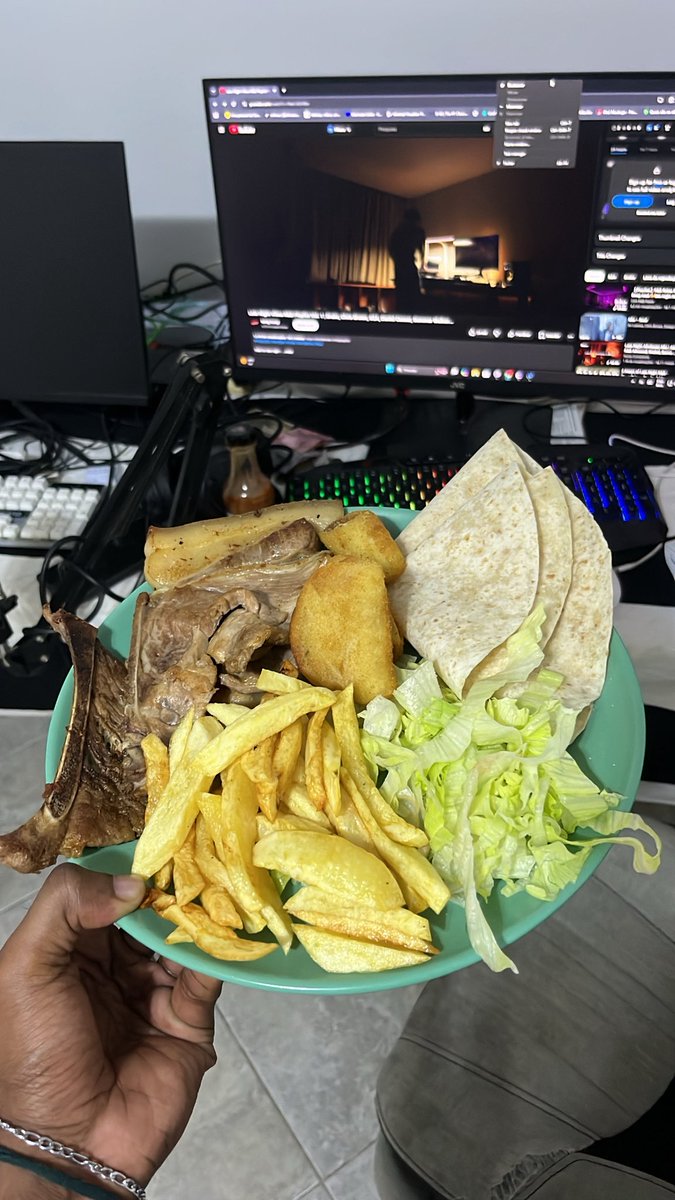 Hii ainda bem que acabou jejum, estava cansado de ficar sem comer carne de porco!