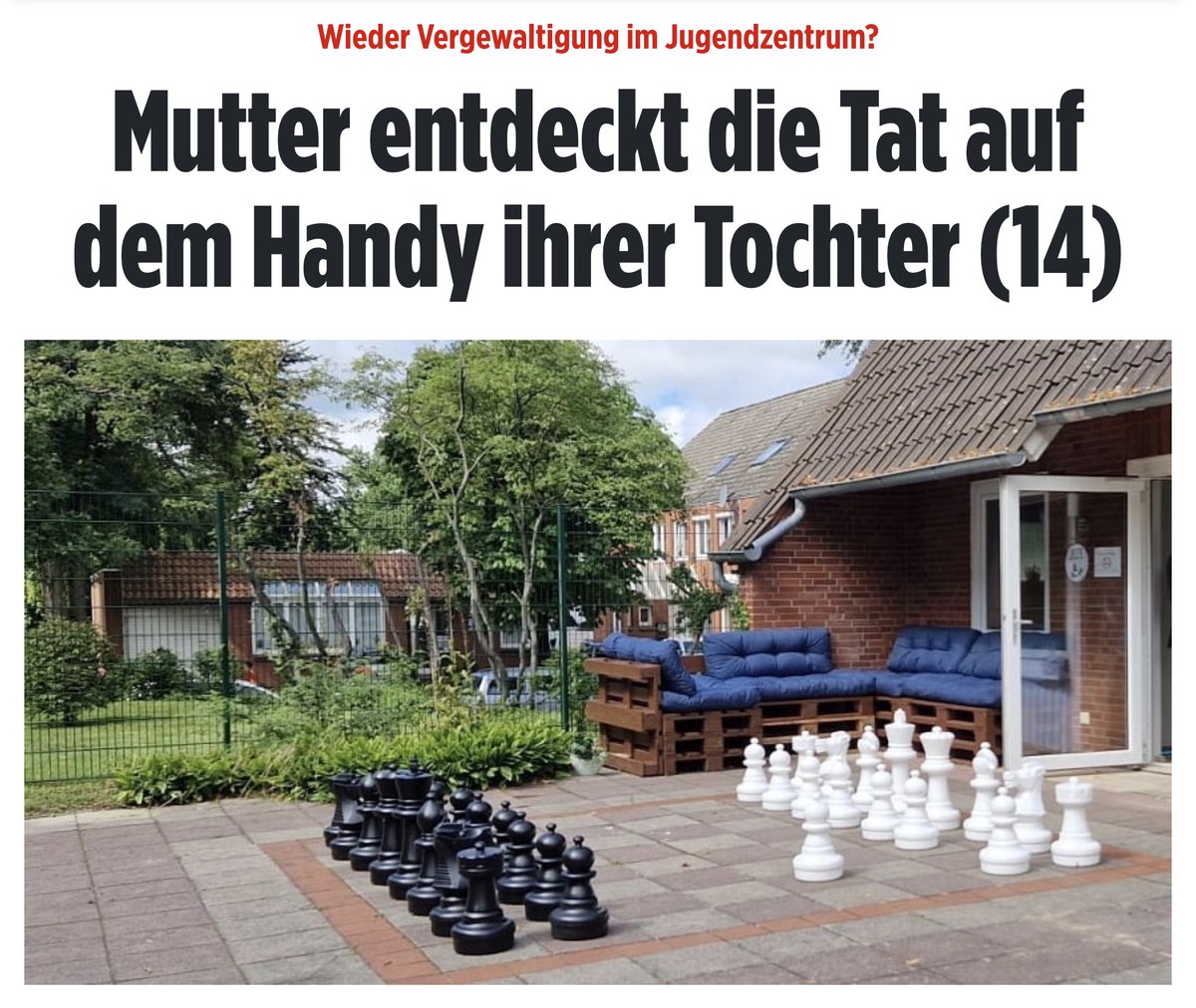 Deutschland ist ein Land der Heuchler. Nicht das Unrecht entscheidet über Aufmerksamkeit, sondern seine Verwertbarkeit!

Auch in diesem Fall soll der Bürgermeister gewusst haben, dass sich Jungen in seinem eigenen Jugendzentrum zu diesen Taten verabredeten. Reale Vergewaltigung