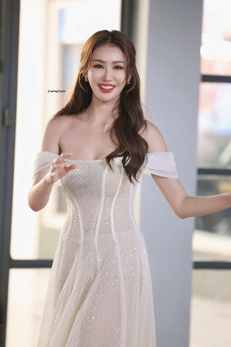 Frida686159's tweet photo. This is the princess! She also possesses the qualities of a princess: beauty, kindness, sincerity, and bravery…..🫶🫶
Jessie I love u😘😘😘
📷:dongfangdexiaoyi
HEART CODE THE SERIES FINAL EP
#HearCodeFinalEP https://t.co/jqfudKvP53