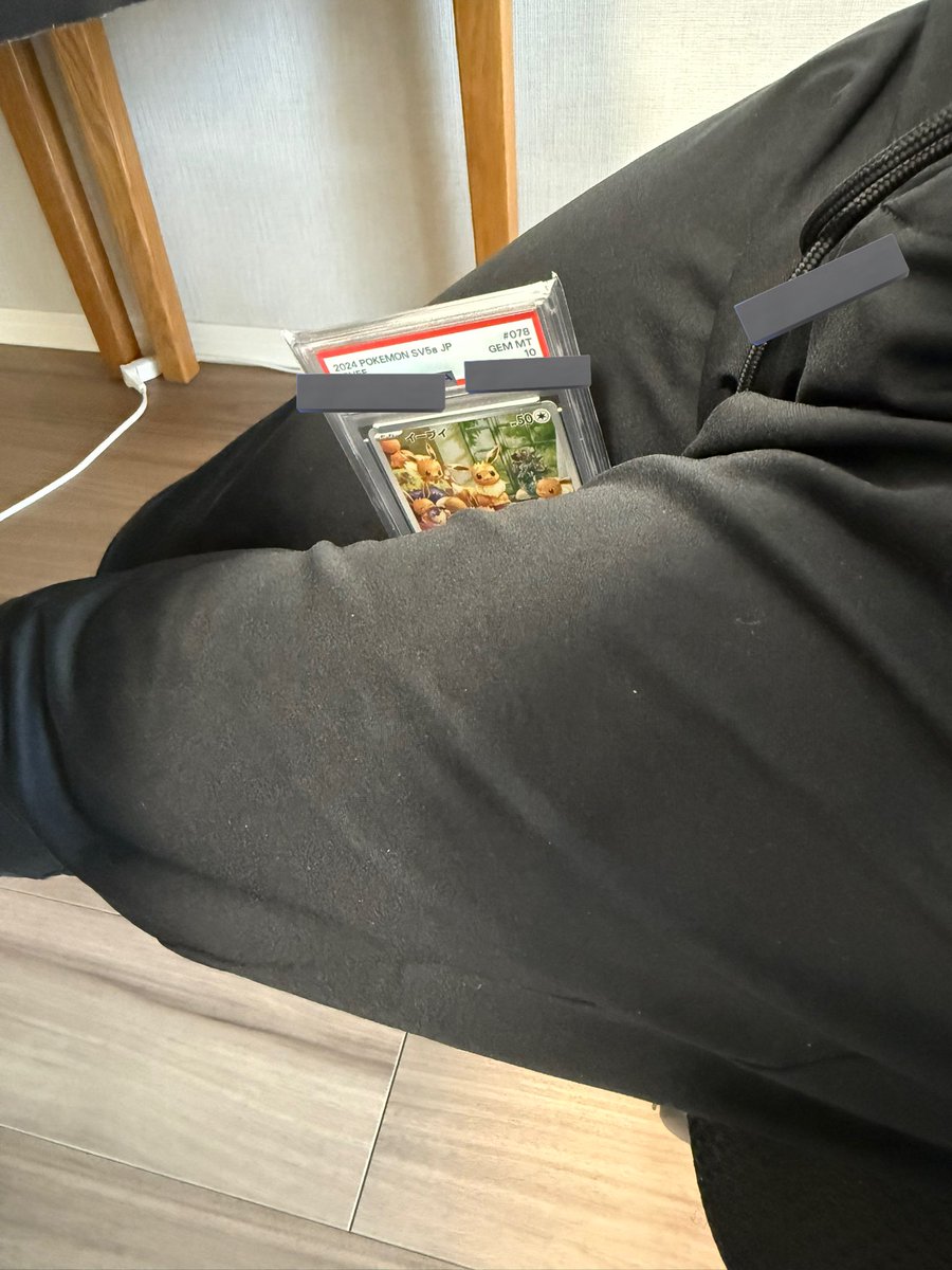 Mega_shiba48's tweet photo. 正解は
僕の太ももに挟まれたイーブイでした

落としかけた所を奇跡的にキャッチ🫴

僕の数少ないコレクションですが
大事にしてくれる方居ますか？ https://t.co/2mgvL0Q1sQ