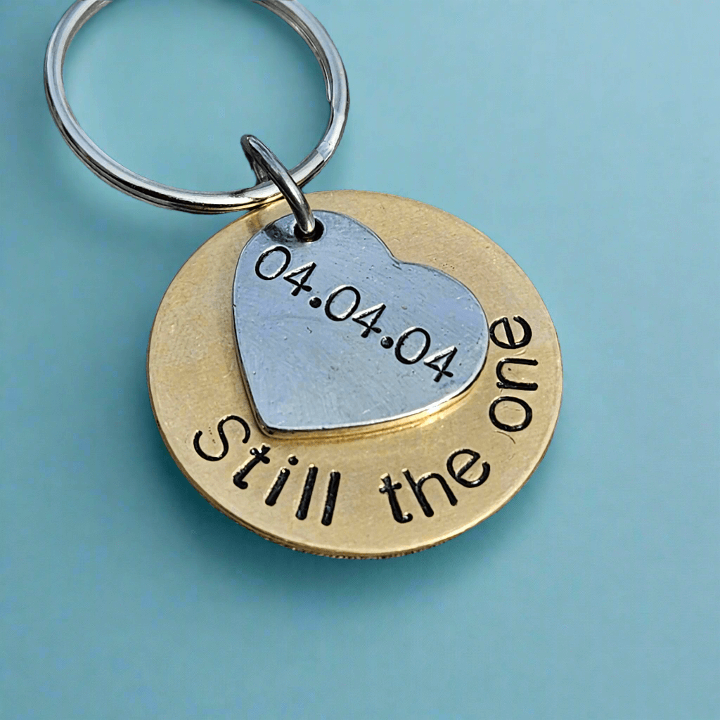 CoolKeyringsUK's tweet image. Celebrate your everlasting love with our personalised Still The One Keyring Anniversary Brass Keychain! 🔥 Limited Time Offer - Get yours now at a special price. Make your anniversary special with this unique keepsake! #anniversarygift #personalisedkeychain #limitedtimeoffer 🎁💖