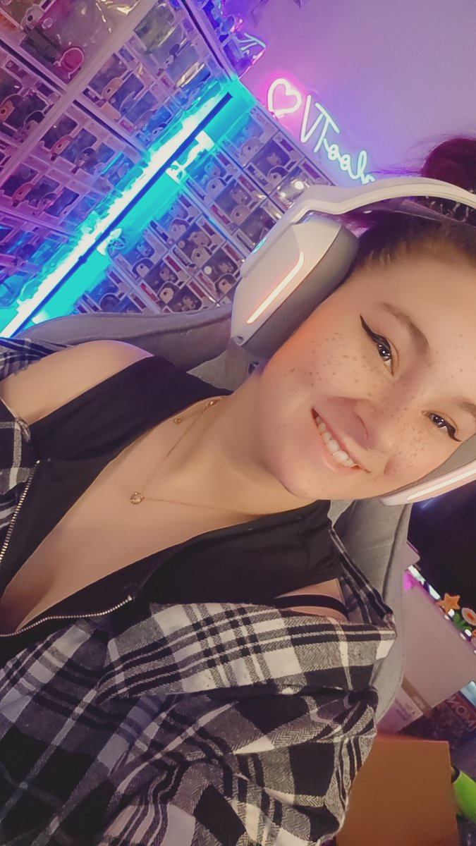 EgglooTV tweet media