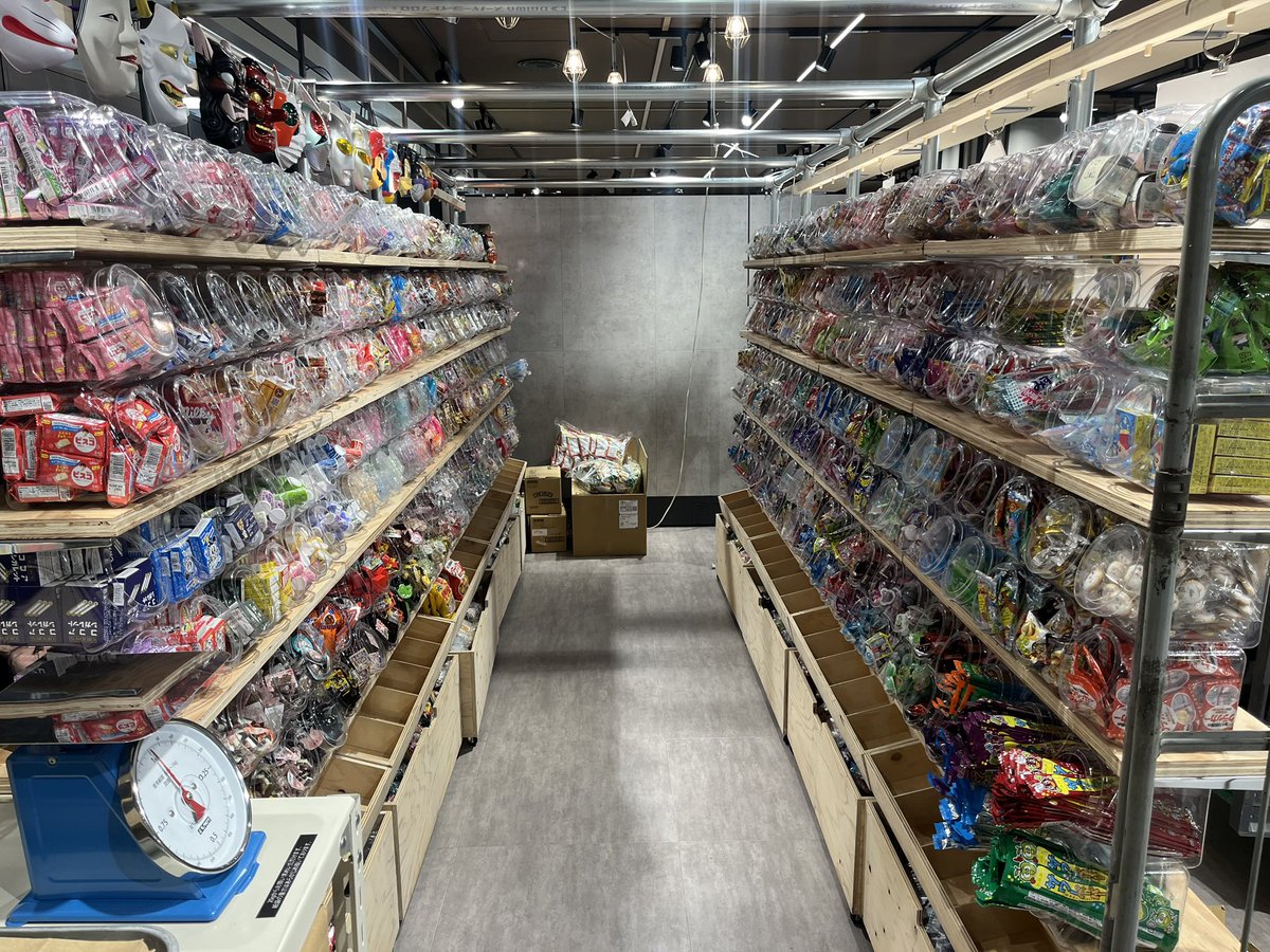 摩天楼様、専用！ 北千住マルイ7階「ふしぎ駄菓子屋銭天堂へようこそ展」にて、駄菓子