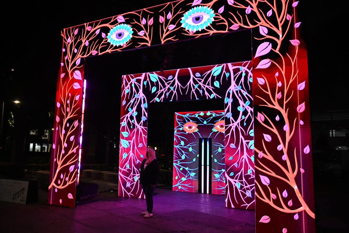 cdmx_diario's tweet photo. 🫶🌕✨ Festival Internacional de las Luces #Filux en la #CDMX 

Una gran luna luminosa, flores, mariposas y grandiosas proyecciones en esculturas sin igual en Avenida Paseo de la Reforma 🌸🌺🌻

¡No te la pierdas! 

🗓️Hasta el 29 de marzo
🕞De 19:00 a 23:00 horas https://t.co/i3F6BtBQtm