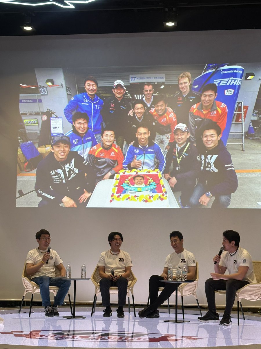 mashiro_REAL17's tweet image. 神イベだった〜！！！
ここでしか聞けない話ばっかりで
ずっと笑ってた気がする🤣

20周年本当におめでとう御座います🎉
すっごく楽しいイベントでした！！
#RR20 #AstemoREALRACING