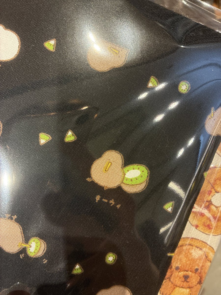 これはごちゃごちゃ言い訳をした挙句買ったキウイを食べるキーウィの布
