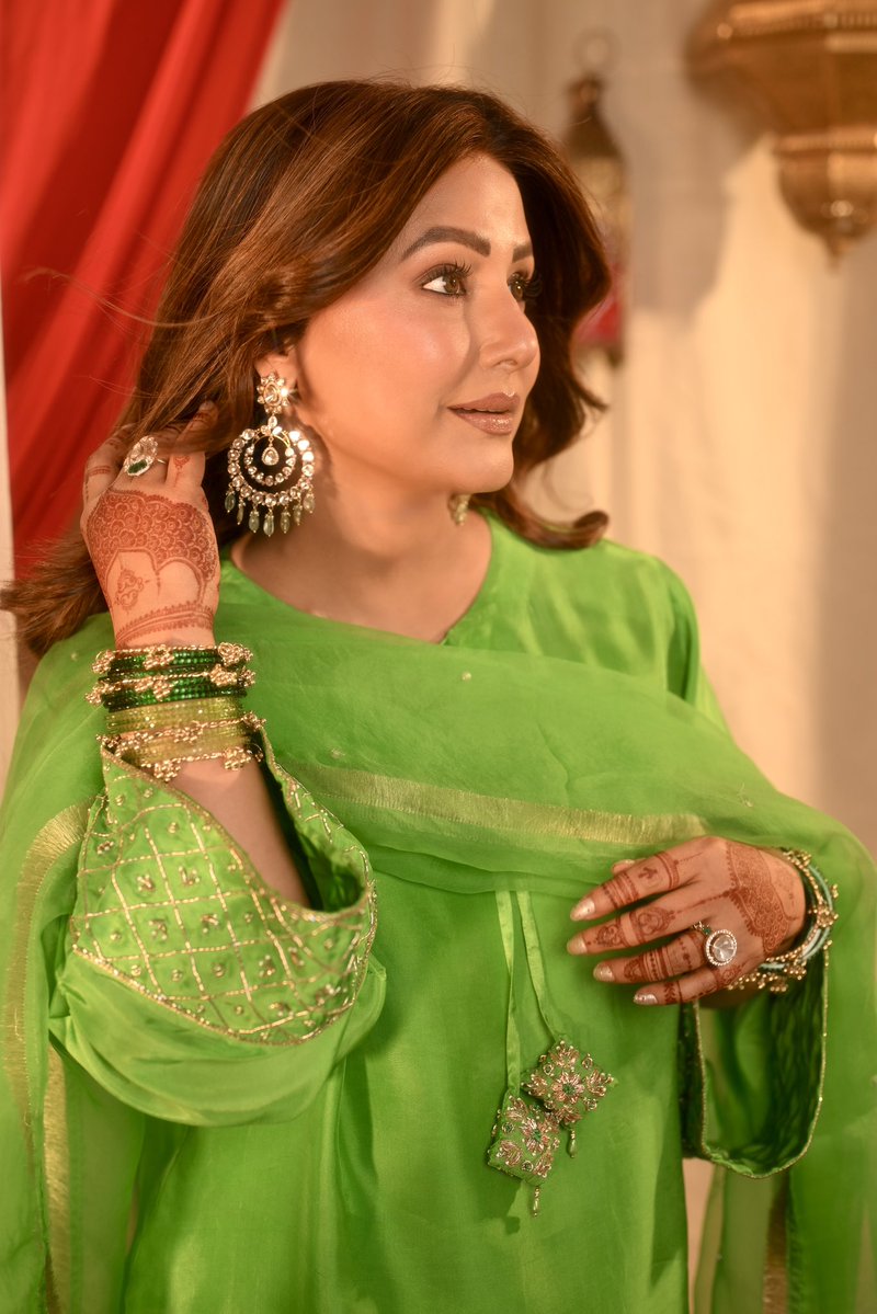 Hina Khan tweet media