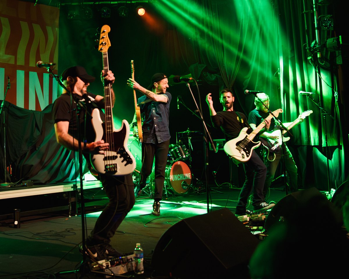 BlkSerpentPress's tweet photo. @theearlynov and @itshellogoodbye  throw a 20th anniversary party at @MrSmallsTheatre.
https://t.co/hl5Oz3Ec00...
Content By: Aarika MacIntyre https://t.co/K3ZJddbs5W
