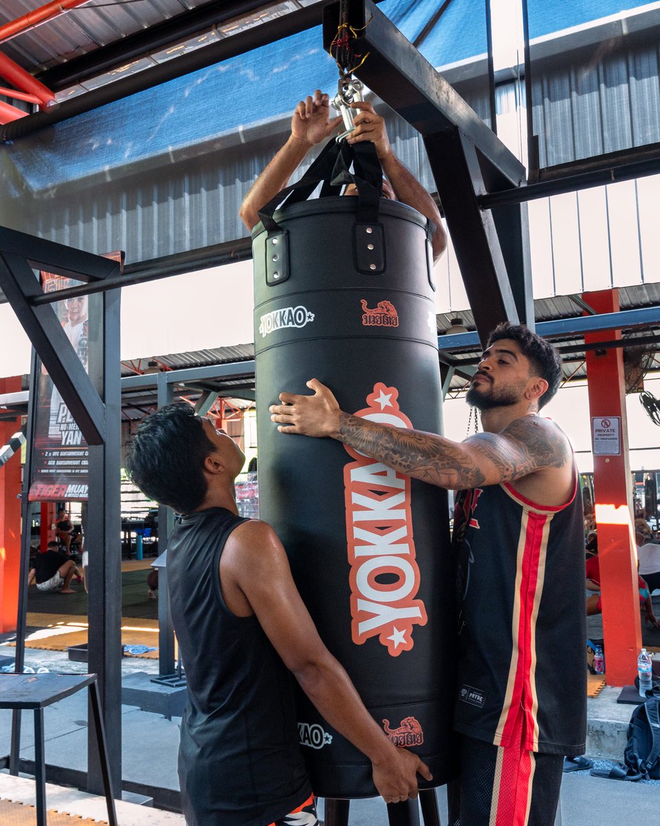 yokkaoboxing's tweet image. YOKKAO | Tiger Muay Thai
Two names that have been part of Muay Thai for years, just doing what they do.
A capsule shaped by real training, real places, real people.
Only available at Tiger Muay Thai store.
#muaythai #fight #fighting #mma #thailand