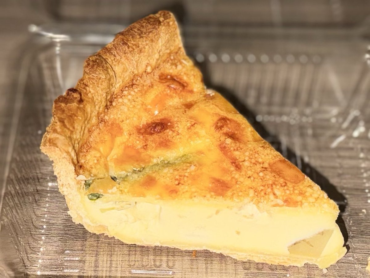 norisuke_oz3's tweet image. Bakery&amp;amp;Cafe CASCADE

ここのパンは何でも旨い
キッシュもあったからご機嫌さぁ

写真の揚げてあるパンはピロシキね

ほぉ〜ら 美味しい美味しいパンとキッシュだよぉ〜

#BakeryCafeCASCADE #CASCADE #Bakery #パン
