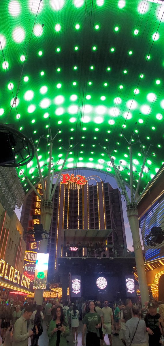 Loudplace's tweet image. A fun #StPattysDay on #FreemontStreet in beautiful downtown #LasVegas @PlazaLasVegas @GoldenGateVegas