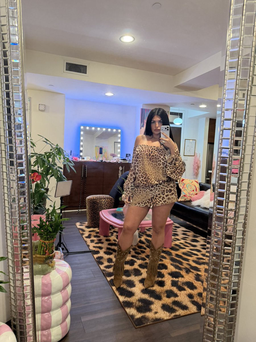 Adriana Sahar tweet media