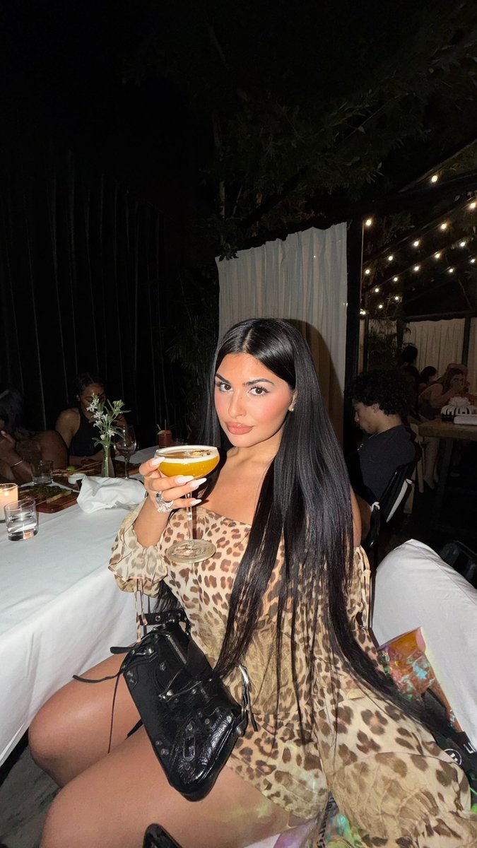 Adriana Sahar tweet media