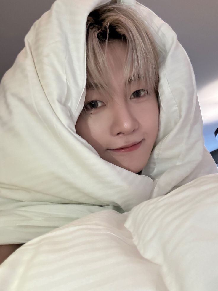 난 이런 애기모먼트 지훈이 사진도 너무 좋아..