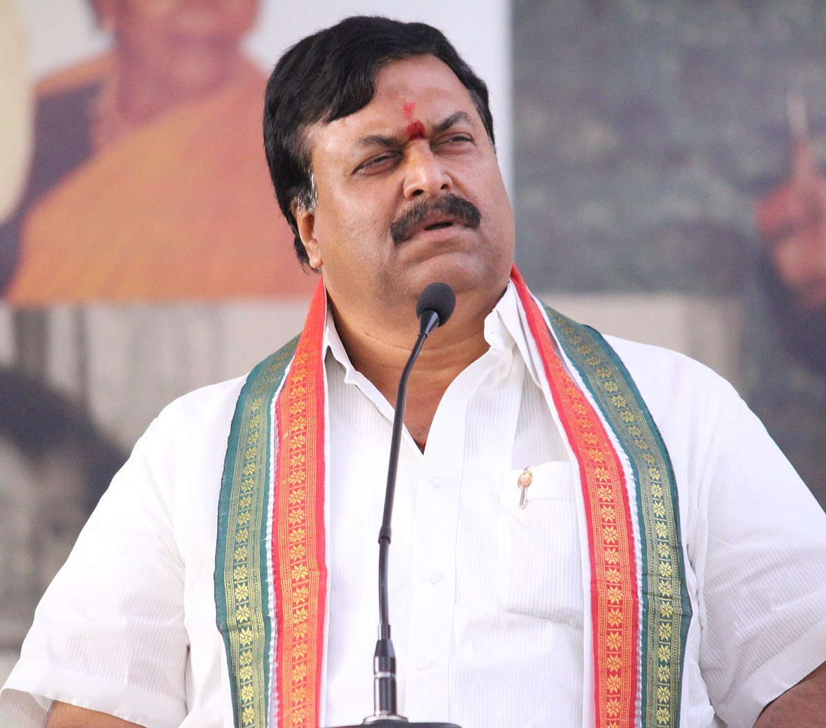தமிழக பாஜகவின் மேலிட இணை பொறுப்பாளர் சகோதரர் திரு சுதாகர் ரெட்டி அவர்களுக்கு எனது மனமார்ந்த பிறந்தநாள் நல்வாழ்த்துகளைத் தெரிவித்துக் கொள்கிறேன். 

சகோதர திரு.சுதாகர் ரெட்டி அவர்கள் நீண்ட ஆயுளோடும், பூரண உடல் நலத்தோடும் தனது மக்கள் பணியை மேன்மேலும் தொடர எல்லாம்வல்ல இறைவனைப்