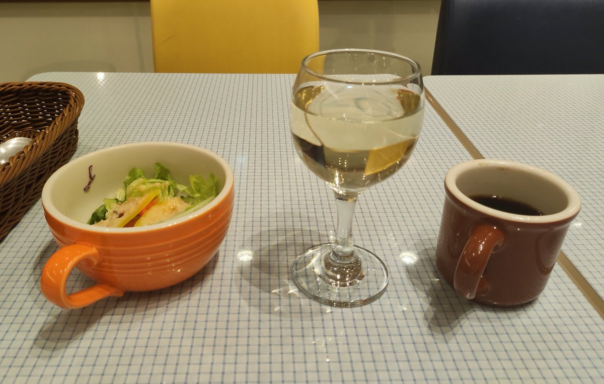 ハードケース探しの旅してたけど、お店が15時で閉まっちゃった…

おやつがてら休憩してる😇