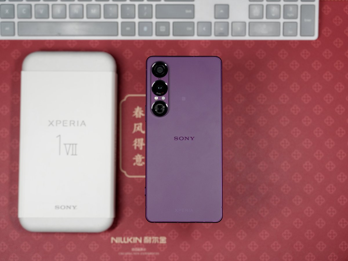 fenibook tweet media