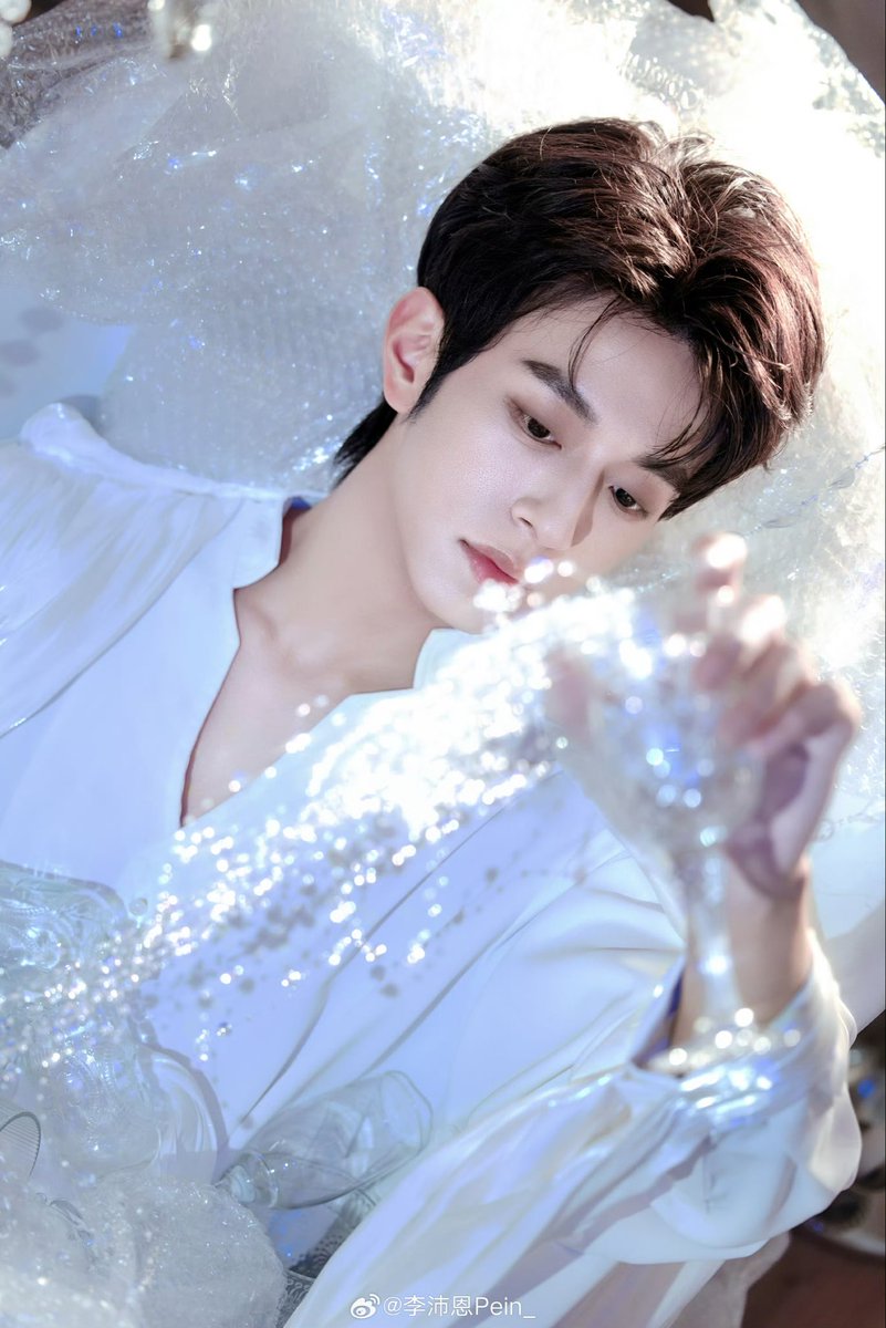 dalkyu__'s tweet photo. “Mr. Gao, I have two news for you—a good and a good one but with a twist. Which one do you wanna hear?”

Gao Tu looked puzzlingly at the doctor and laughed, “Are you tripping, doctor? They’re both good! Hit me with any of them.”

Tutu just laughed as he remembered his hospital https://t.co/PWZfC8O8xD