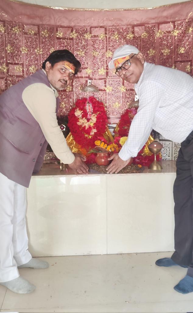 ashuinc's tweet photo. आज दिनांक 21-03-2026 को सोनभद्र डाला स्थित " मां वैष्णो शक्ति पीठ " एवं चोपन स्थित माँ शीतला मंदिर व भोलेनाथ का दर्शन सोनभद्र बार एसोसिएशन , सोनभद्र के अध्यक्ष बड़े भाई अशोक श्रीवास्तव जी के साथ करना हुआ , मां का आशीर्वाद प्राप्त किया.....
जय माता की..... https://t.co/BfxvGI940C