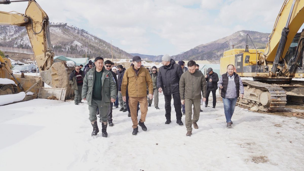 Гонгорын Дамдинням tweet media