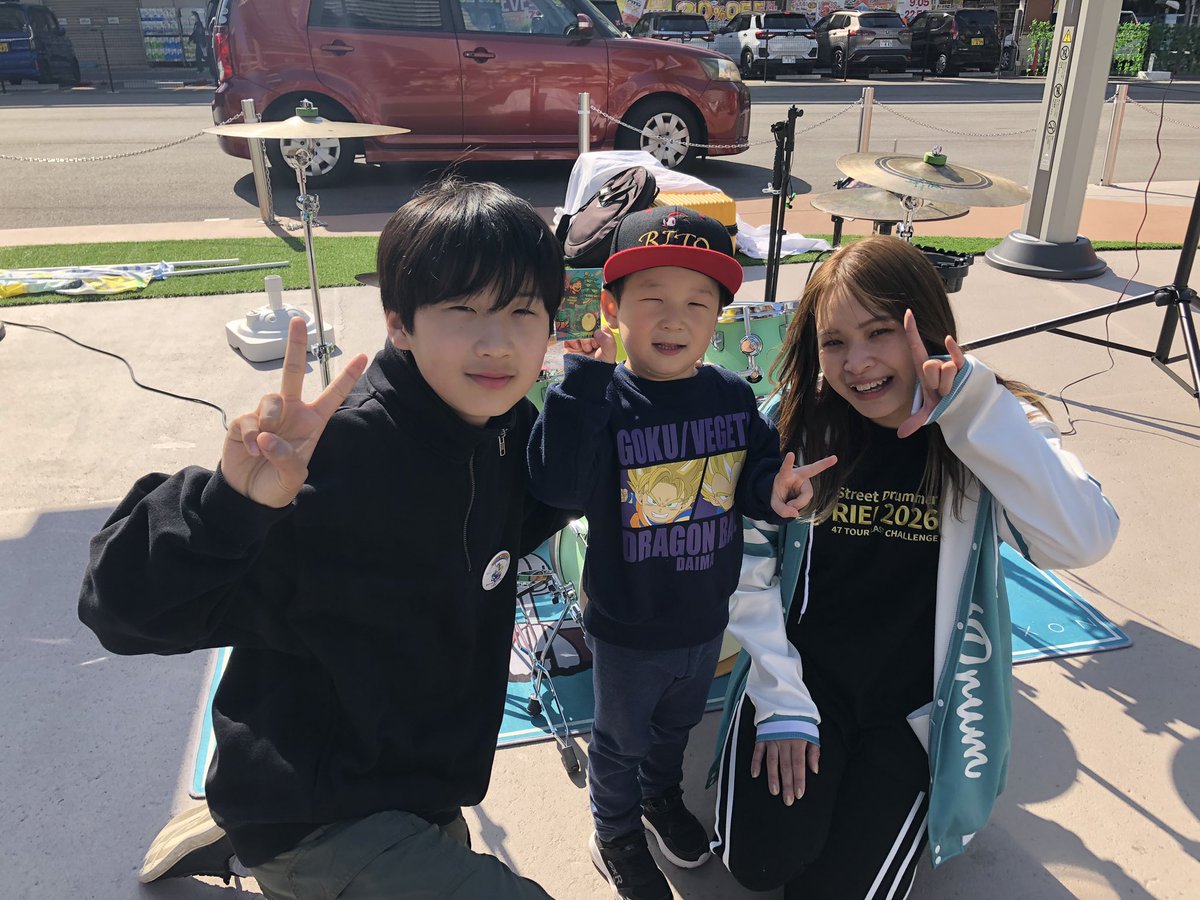drumichikana's tweet image. 名古屋に来たので、リエイさんのストリートドラムにお邪魔しました🧑🏻👶🏻
今日もカッコよかった〜🕊️🥁🔥
@drummerie_xi 
#ドラム兄弟 #drums #drummer