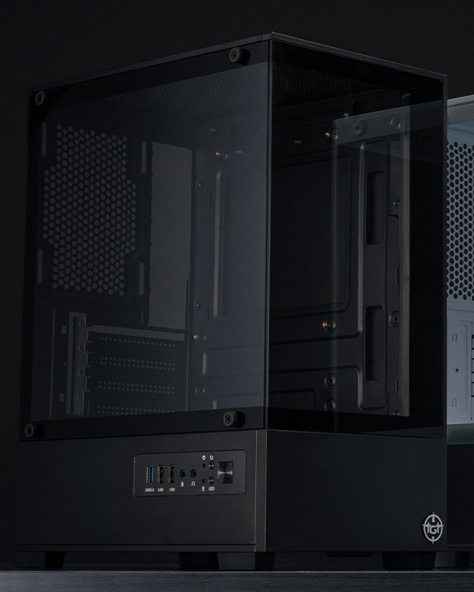tgtoficial's tweet photo. O Gabinete Gamer TGT Legion combina design moderno e estrutura compacta para destacar cada detalhe do seu setup.

Com painéis frontal e lateral em vidro temperado, é compatível com placas M-ATX e ITX, suporta até 5 ventoinhas de 120mm e water cooler de 240mm. https://t.co/sXzrtCaDGE