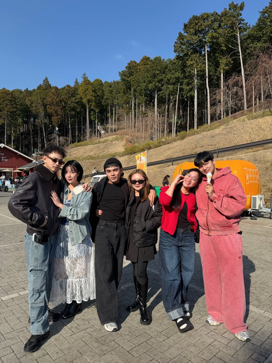 ไม่ได้นัดหมายแต่ออกมาแบบ555555