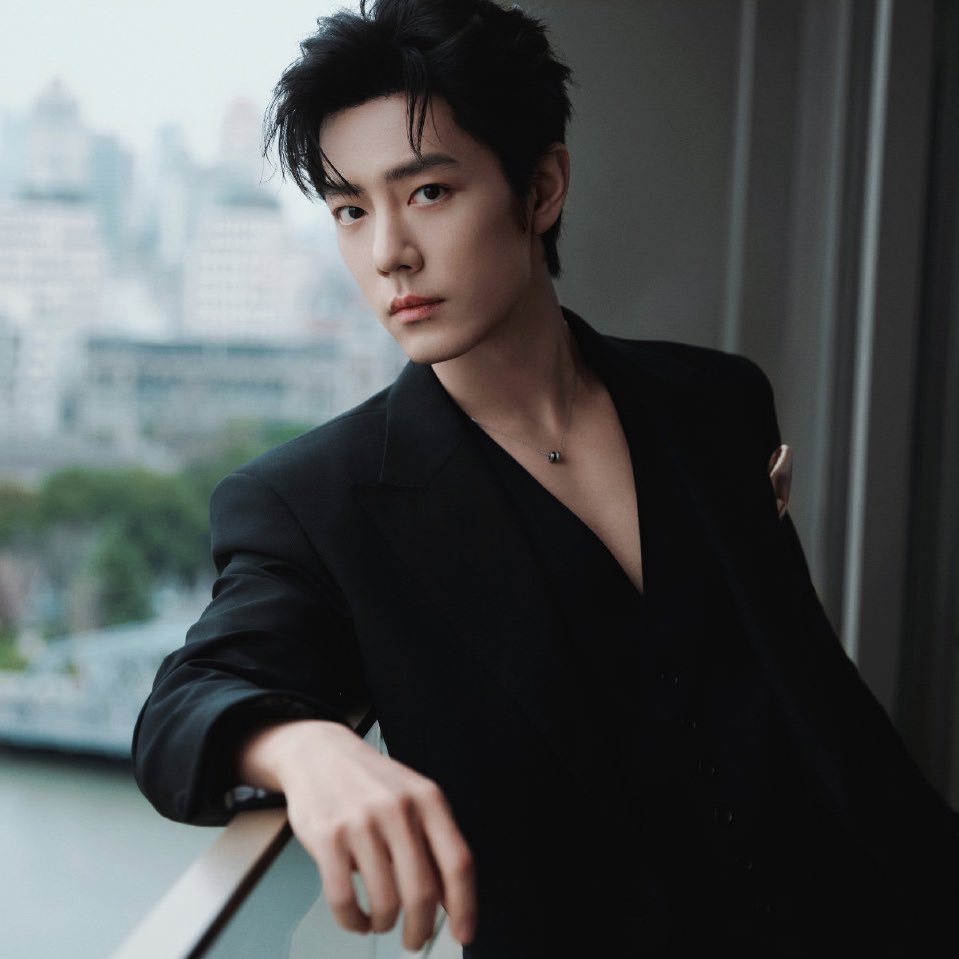 Never too old to obsess over 💚❤️. tweet media