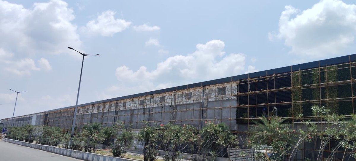 Updatestrichy2's tweet image. City’s Large size Vertical Garden 🪴 coming up at Morais Tech space a 1000 seater state of art Plug &amp;amp; Play office space gearing up with all the necessary amenities including Transportation for employees New buses are arrived 👏 #Trichy #Officespace