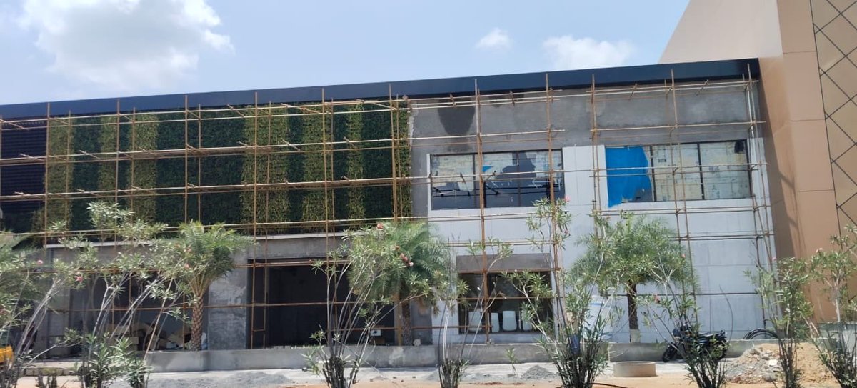 Updatestrichy2's tweet image. City’s Large size Vertical Garden 🪴 coming up at Morais Tech space a 1000 seater state of art Plug &amp;amp; Play office space gearing up with all the necessary amenities including Transportation for employees New buses are arrived 👏 #Trichy #Officespace