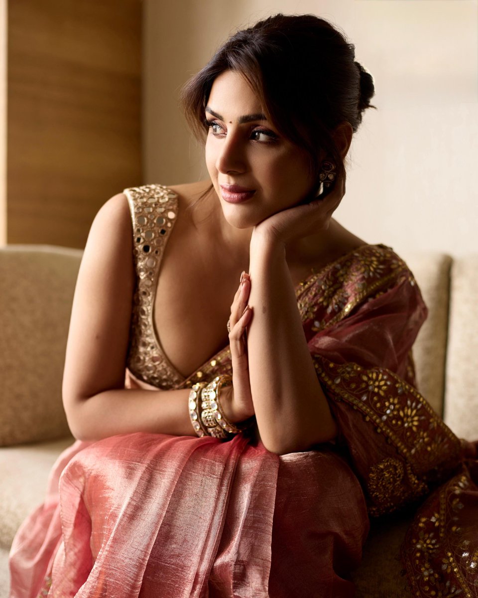 murthymallala's tweet photo. #Samyuktha serving looks that burn &amp; effortless elegance ❤️‍🔥 ✨

@iamsamyuktha_ https://t.co/7W4lHIURte
