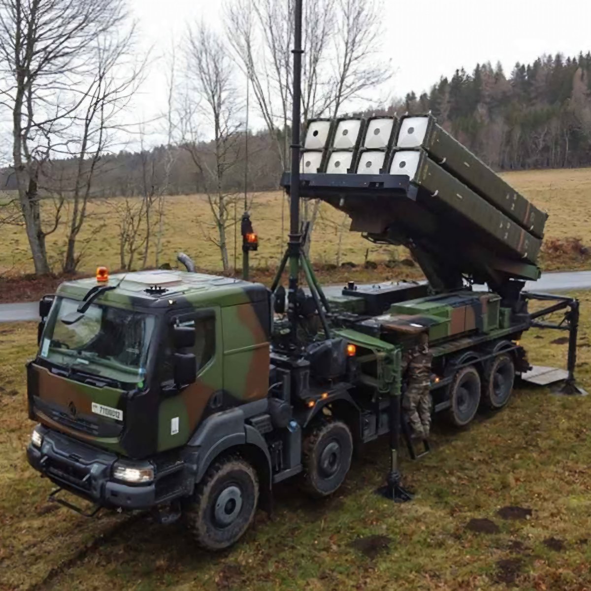 SİYAH SANCAK tweet media