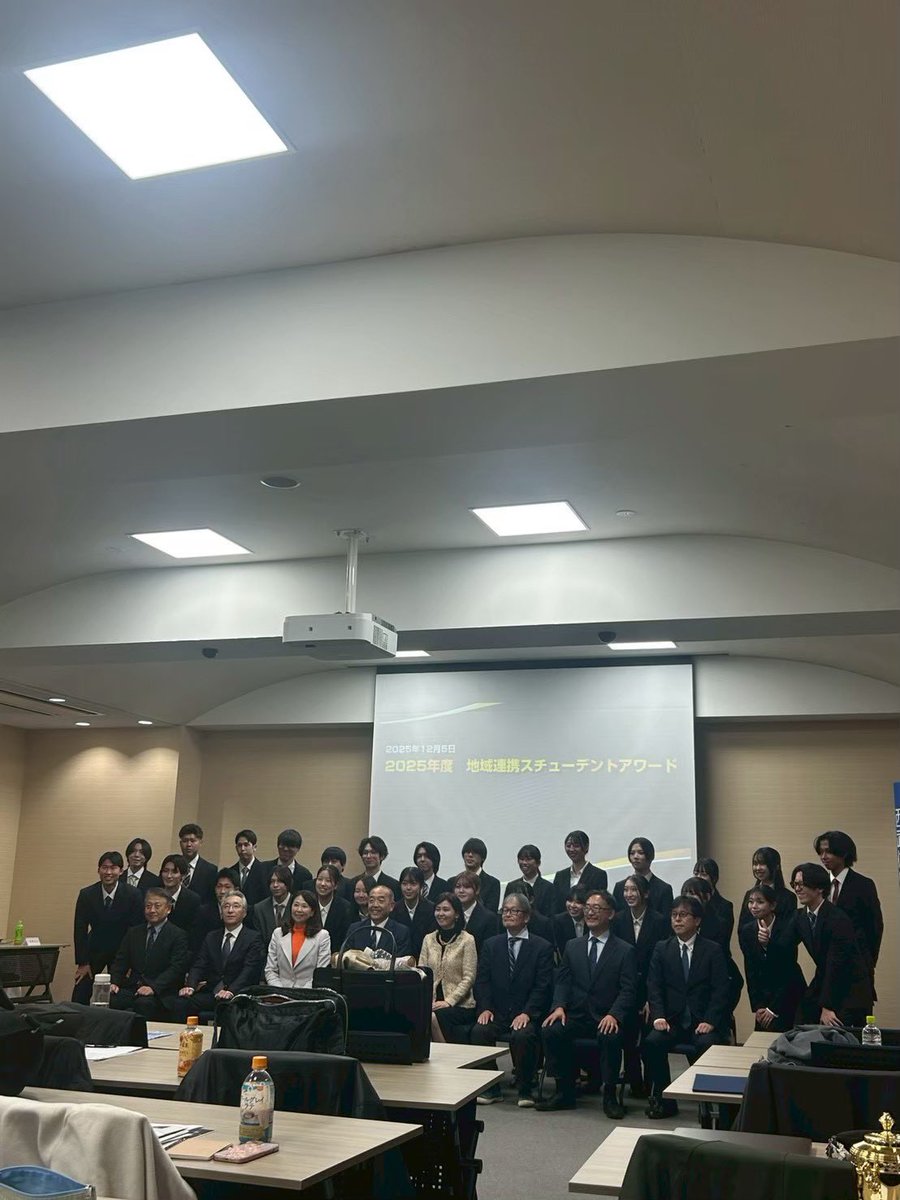 ogi_seminar's tweet photo. こんにちは☀️
2025年度 地域連携スチューデントアワードに参加しました✨
弊ゼミからは2チームが参加し、内1チームが最優秀賞を受賞しました🏅
今回得られたことを今後に活かし、これからも全力で活動してまいります🎉

#東京経済大学 #東経大 #東経 #小木ゼミナール #地域連携スチューデントアワード https://t.co/KpVwZbCnH5